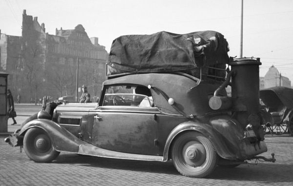 Auto mit Holzvergaser